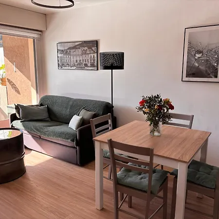 Apartment Agreable 2 Pieces Au Coeur De